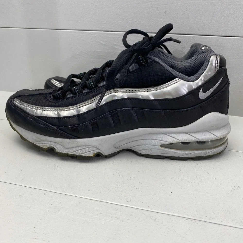 Nike Air Max 95 GS Black Metallic Silver Sneakers Kids Mens Size 6.5Y AT8091-001